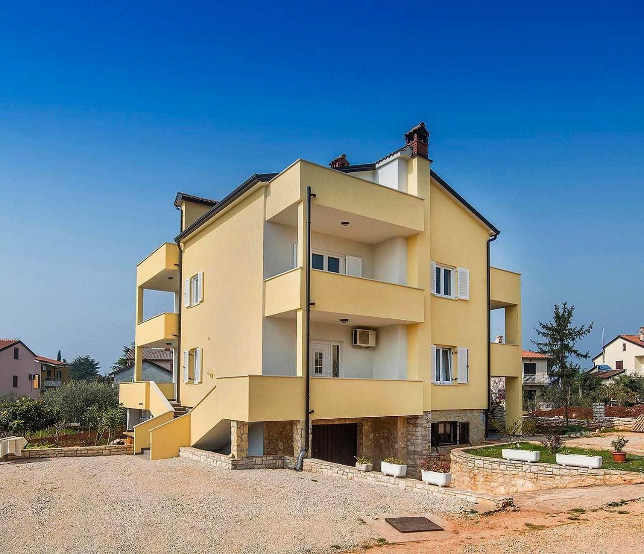 Apartments Goltes 1