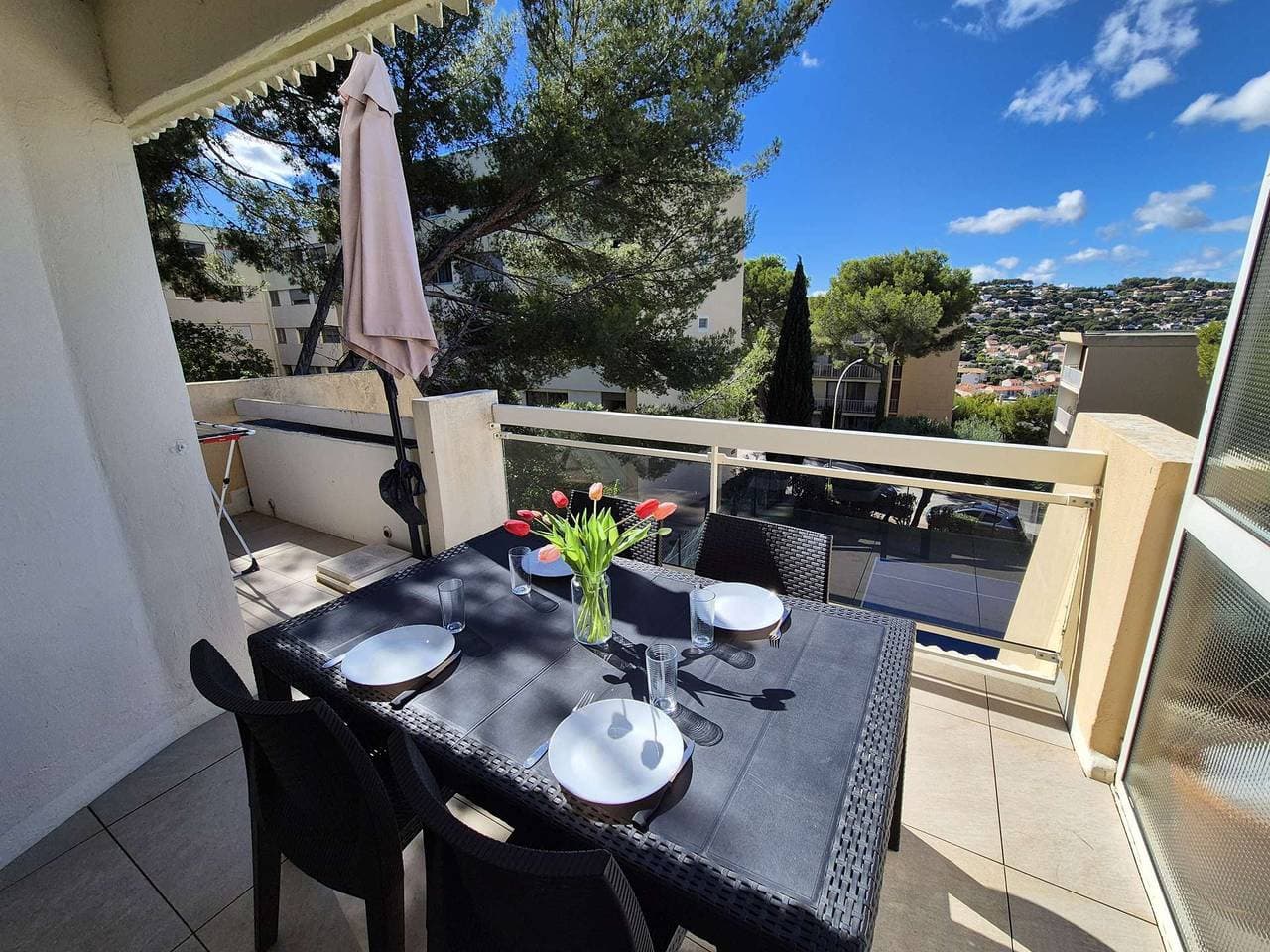 Foto 3 von 17: Klimatisierte Wohnung mit Terrasse, Privatparkplatz, Residenz mit Swimmingpool