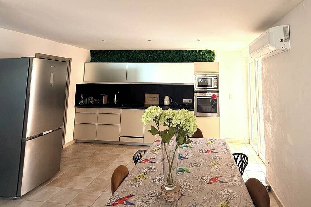 Foto 13 von 19: Stone Villa with Fully Private Pool not overlooked & AC - 20 min from Beaches