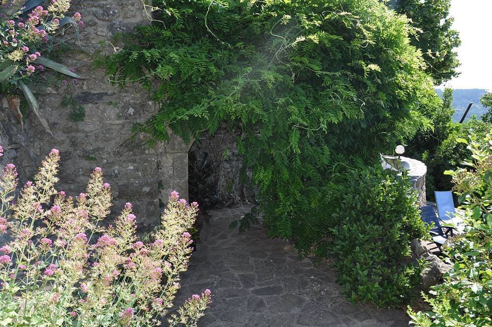 Foto 6 von 30: Wunderschön gelegenes authentisches Ferienhaus aus Naturstein mit kleinem Pool