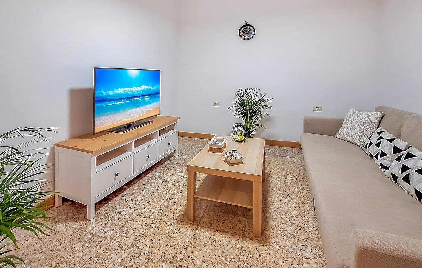 Foto 3 von 23: Strandurlaub - 90m² Apartment mit Wifi, TV & Küche