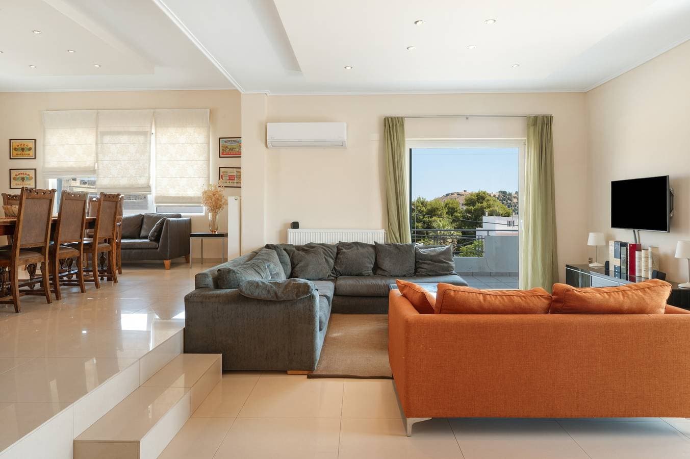 Foto 2 von 27: Modernes Apartment nahe Athen und Küste mit Panoramablick