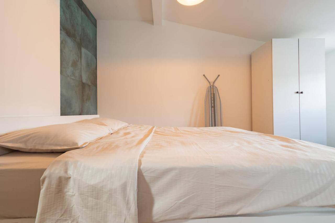Foto 4 von 101: One-Bedroom Apartment