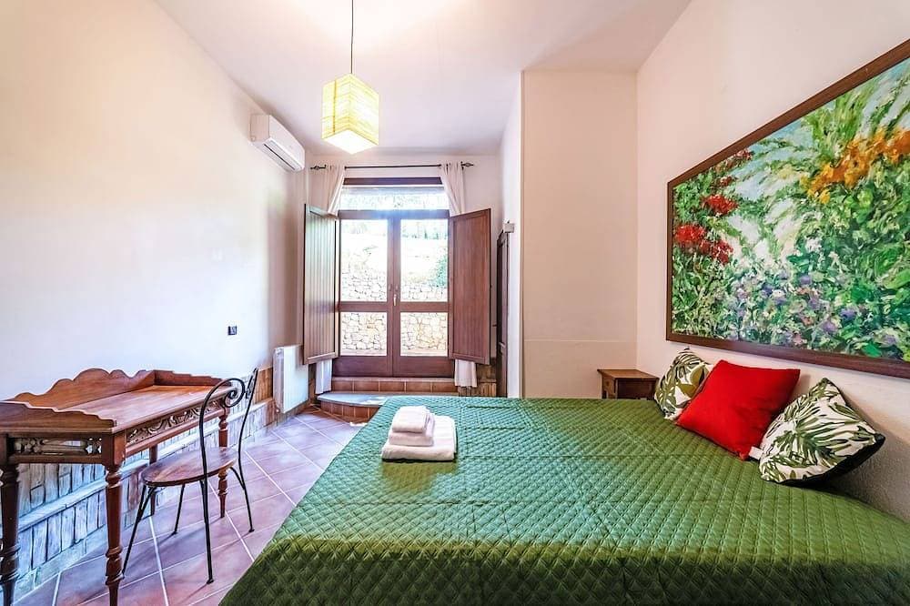 Foto 5 von 30: 600 Meter vom Meer entfernt, privater Pool, üppiger Garten