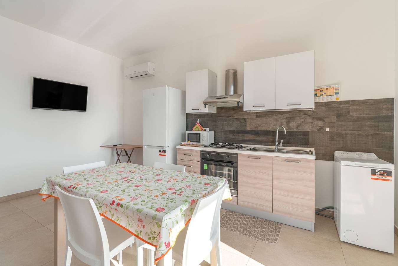Foto 10 von 40: Ferienwohnung 'Lungomare Avola  with Sea' mit Balkon, WLAN und Klimaanlage