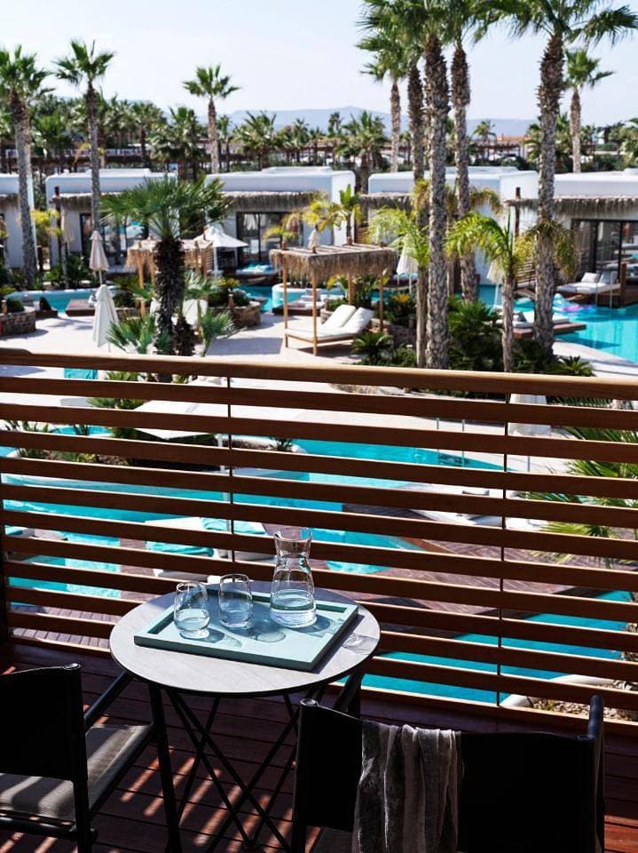 Foto 7 von 12: Luxury Double Room with Pool View