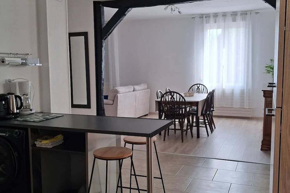 Foto 13 von 17: Renovated house with terrace next to the owners