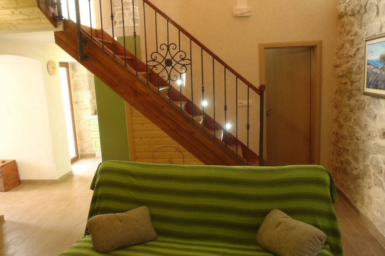 Foto 5 von 9: 2-Zimmer-Haus mit Terrasse und Meerblick Krapanj, Sibenik