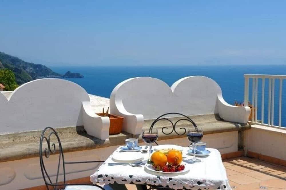 Foto 3 von 14: A beautifully decorated studio flat with breathtaking seaview terrace