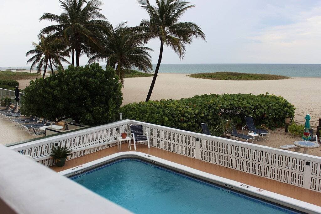Foto 4 von 18: Pompano Beach Florida Beachfront Condo Voll ausgestattete Küche