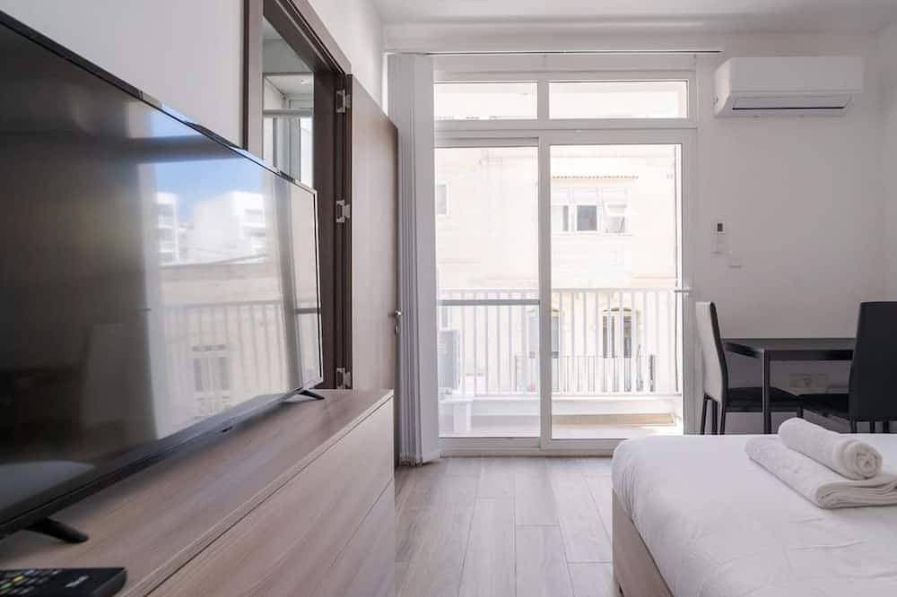 Foto 4 von 25: Studio home with WIFI & AC just steps to Seafront