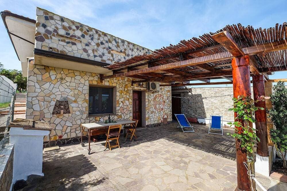 Ferienwohnung Nuraghe auf Olivenhain am Stadtrand,  barrierefrei,  WLAN, 1