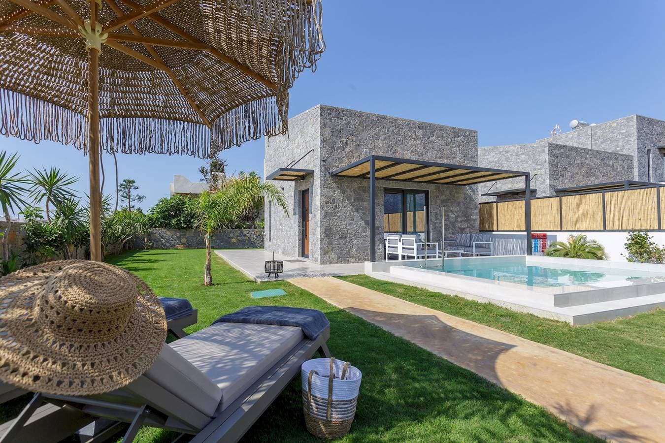 Foto 4 von 30: Villa für 4 Personen mit Pool