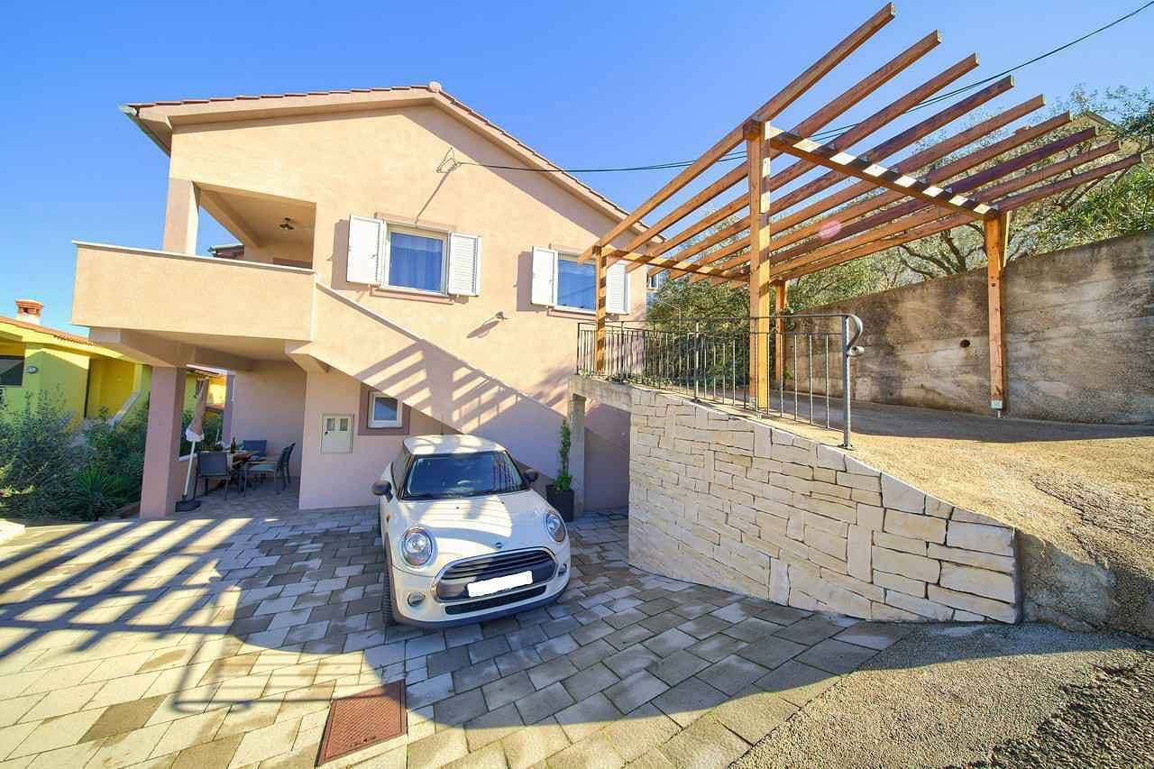 Ferienwohnung mit Terrasse in Strandnähe 1