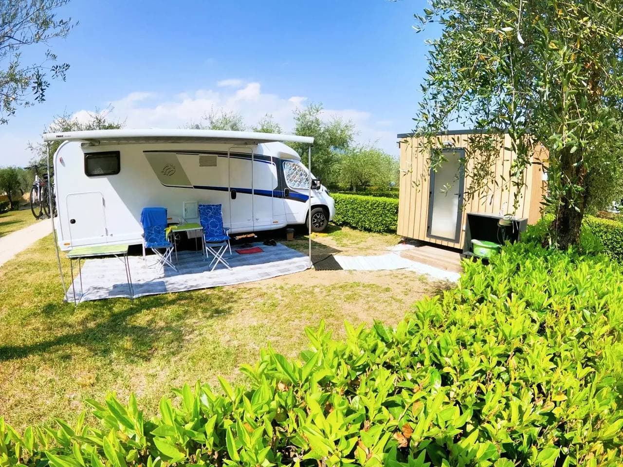 Foto 9 von 21: Mobilheim | Premium | 2 Zi. | 4 pers. | Lounge Terrasse | A/C