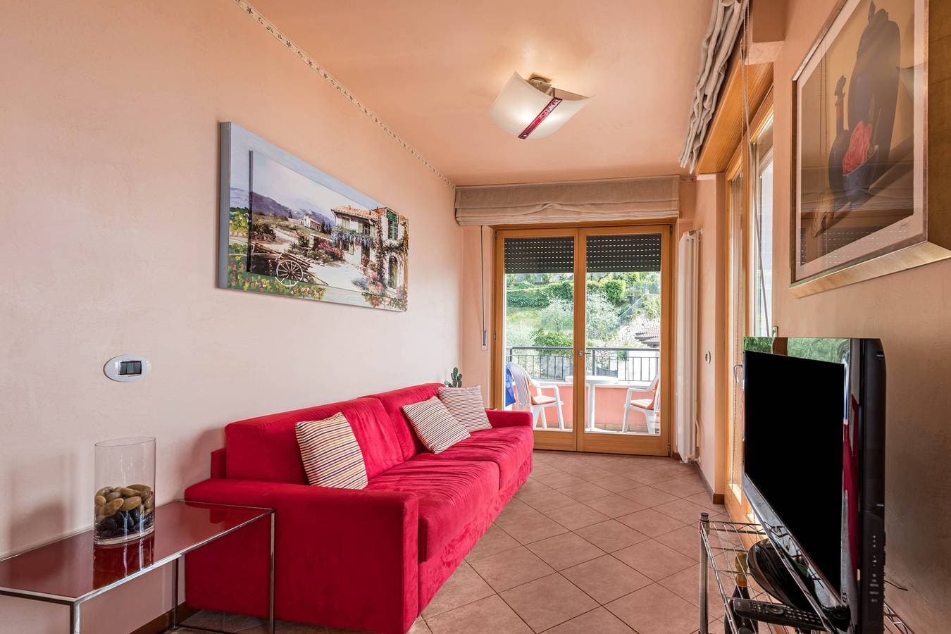 Foto 10 von 31: Ferienwohnung „Luminoso appartamento vista lago“ mit Garten & Seeblick