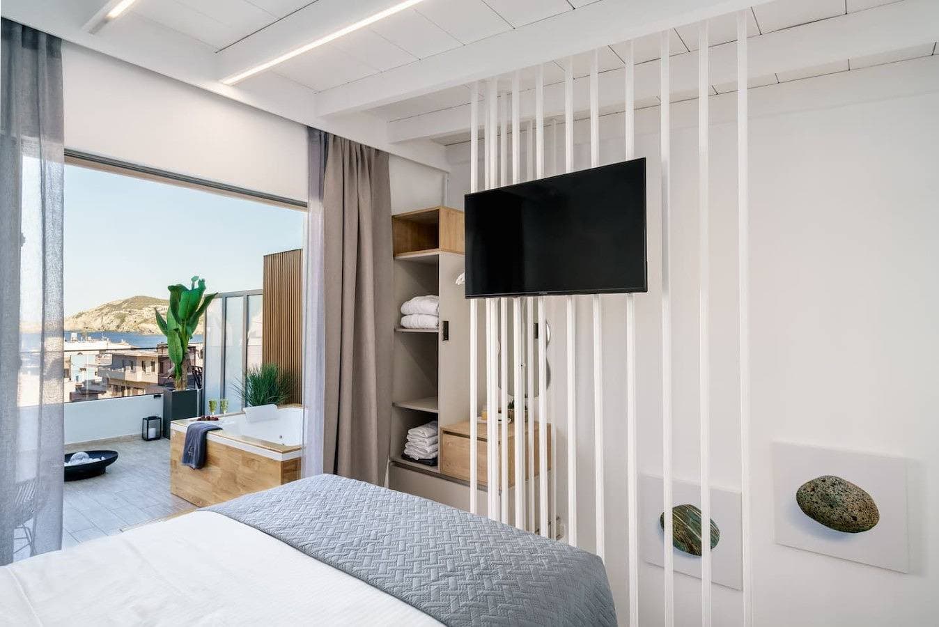 Foto 6 von 50: New Seaview Suite w/ Jacuzzi, 40 m to Beach & Shops