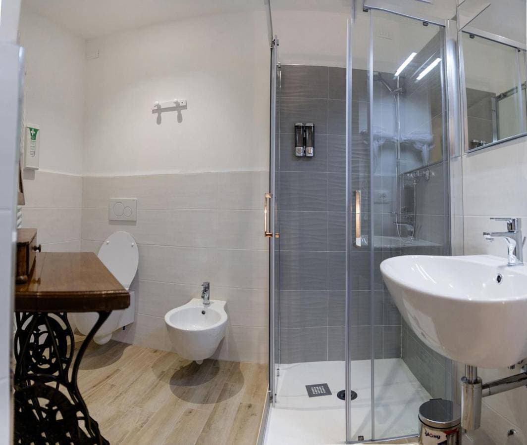 Foto 4 von 6: Double Room with Private Bathroom