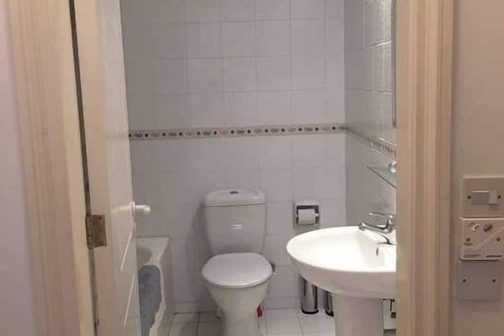 Foto 4 von 19: Limnaria: Modern 1 Bed, Pool Views, 5min To Beach