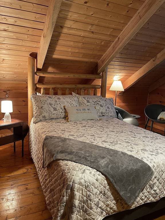 Foto 11 von 31: Cheerful & Cozy 2Bd/2Ba  Cabin. Amazing rates for your visit!