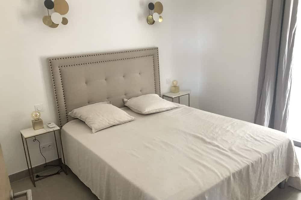 Foto 2 von 30: Detached & air-conditioned villa. Swimming pool. Garden with trees. Close to beaches