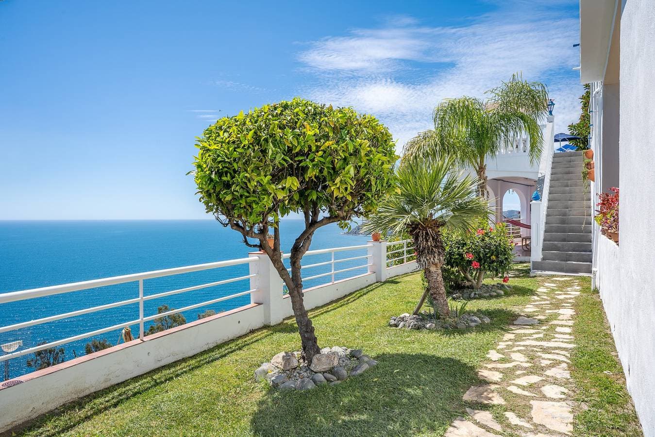 Foto 5 von 37: Villa „Buganvilla“ mit Meerblick, Pool, Whirlpool, Terrassen und Garten
