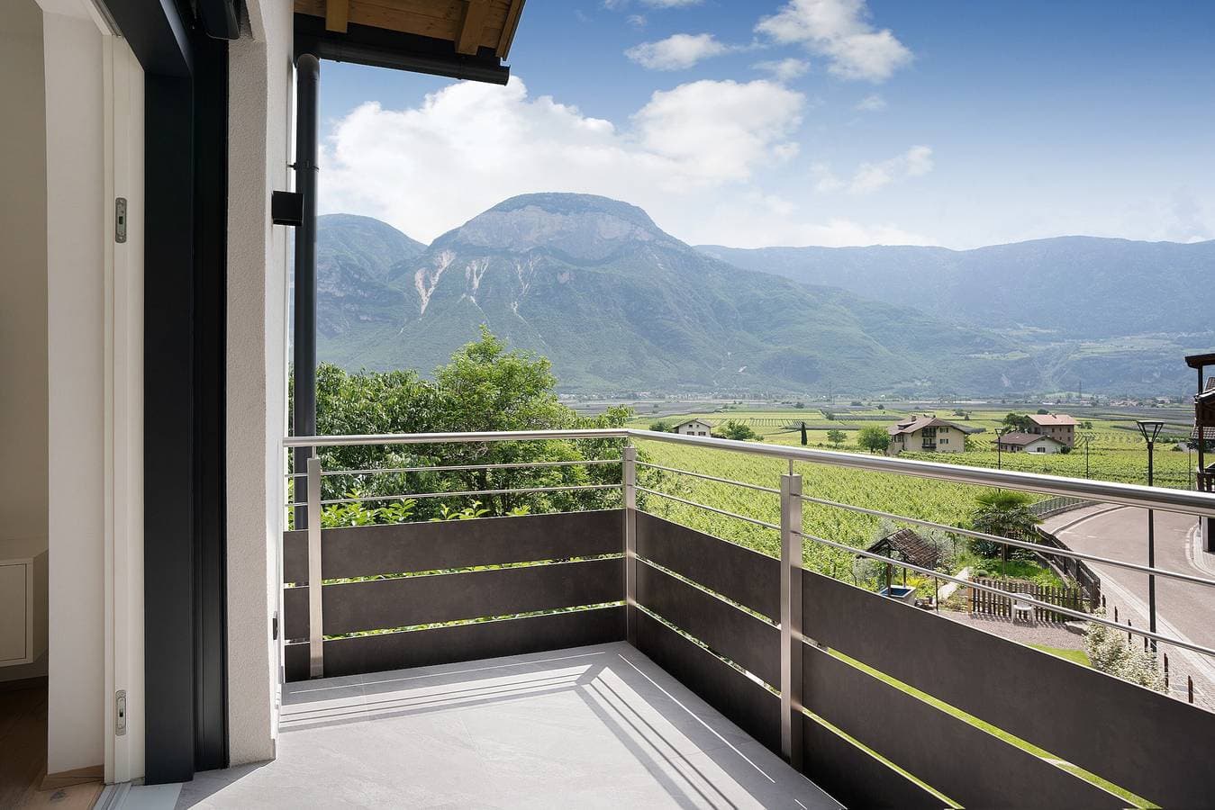 Foto 3 von 25: Ferienwohnung "Haus Weinblick 5" mit Bergblick, Garten & WLAN