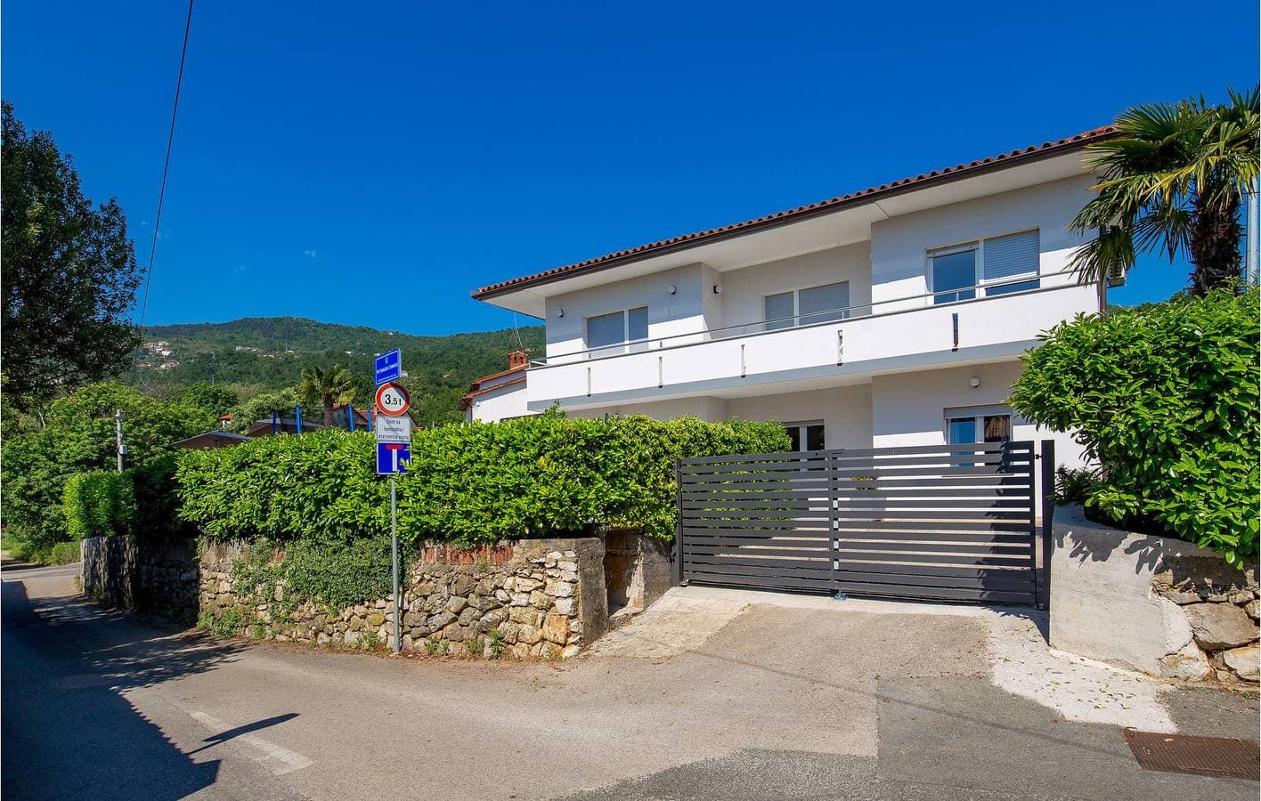 Foto 2 von 41: Charmante 76 m² große Wohnung mit Pool, Terrasse und einem Hundestrand in der Nähe