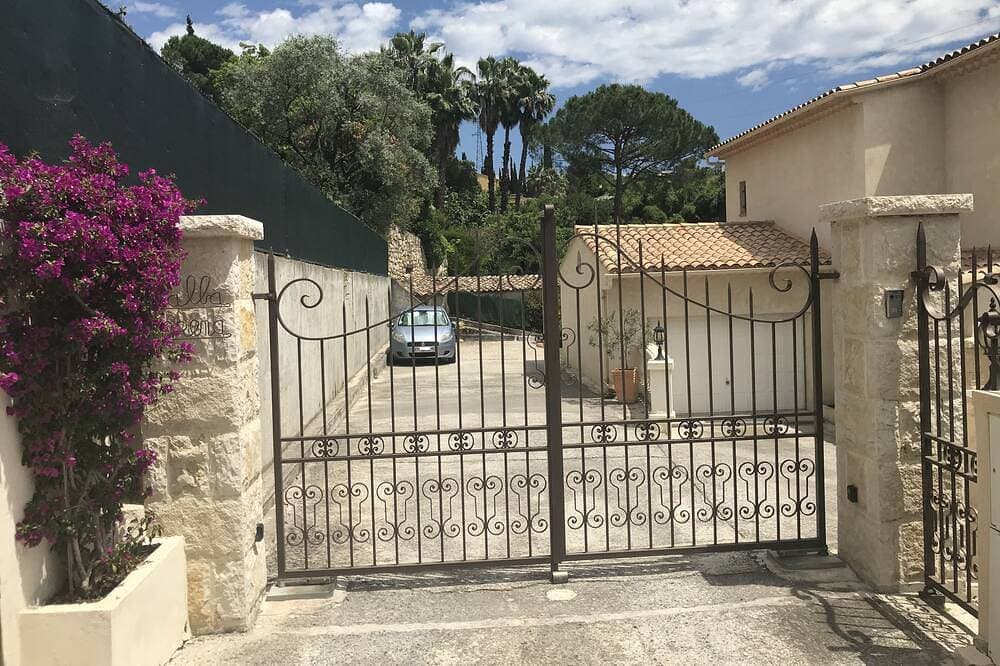 Foto 11 von 28: Klimatisiertes Studio Eg einer Villa, ruhige Lage, grüne Umgebung + Aussenterras
