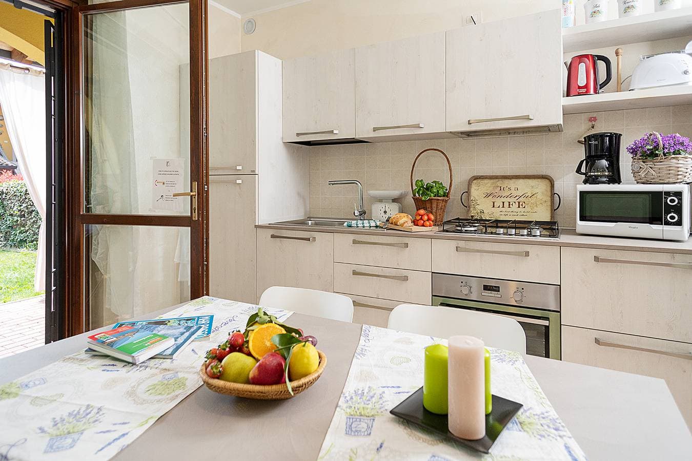 Foto 10 von 34: Regarda - L'Archetto Wohnung mit privat Garten, WLan, Pool