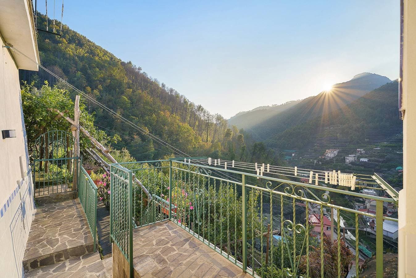 Foto 2 von 36: Ferienhaus 'Vincanto Maiori Amalfi-Küste' mit Bergblick, WLAN und Klimaanlage