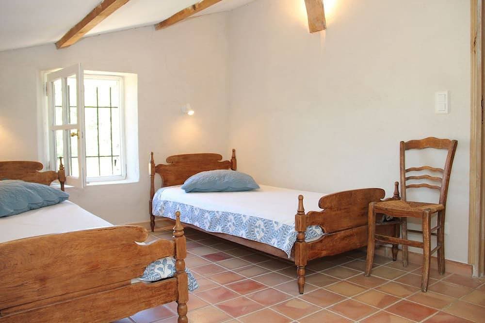 Foto 7 von 30: Großes Ferienhaus mit Pool im wunderschönen provenzalischen Mas, 2 km vom Dorf Banon entfernt