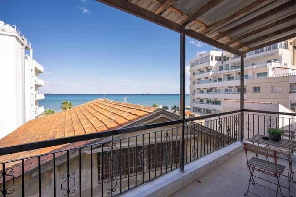 Anteia's Seaview Apt steps to Finikoudes Larnaca 1