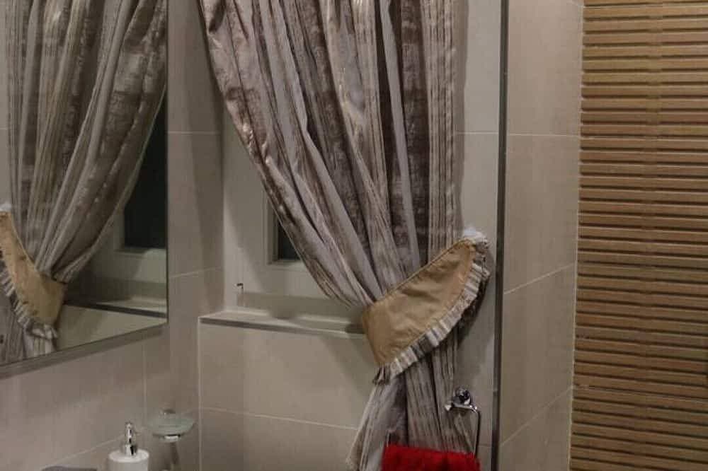 Foto 3 von 5: Neues, modernes Studio-Apartment direkt am Meer in Marsascala
