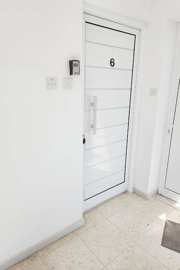 Foto 3 von 5: One-Bedroom Apartment with Balcony and City View