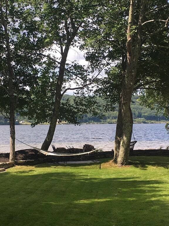 Foto 4 von 31: Lakefront Gemütliches Ferienhaus