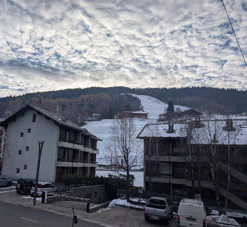 Foto 3 von 42: One-Bedroom Apartment with Balcony and Mountain View