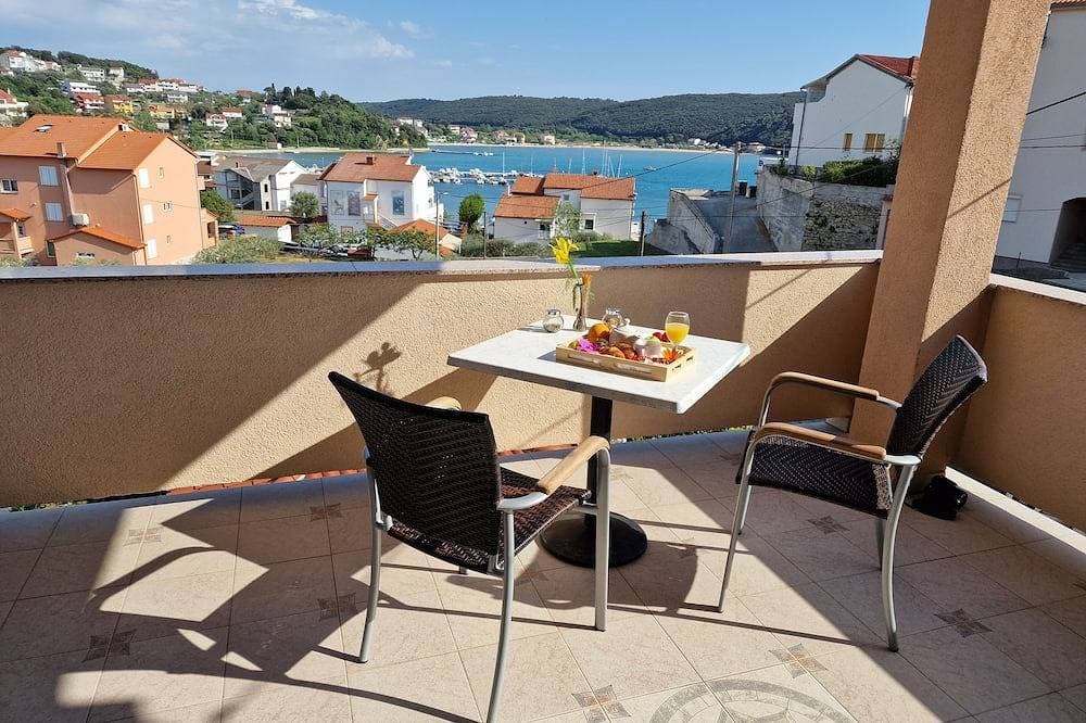 Studio Appartement mit Terrasse und Meerblick Kampor, Rab 1