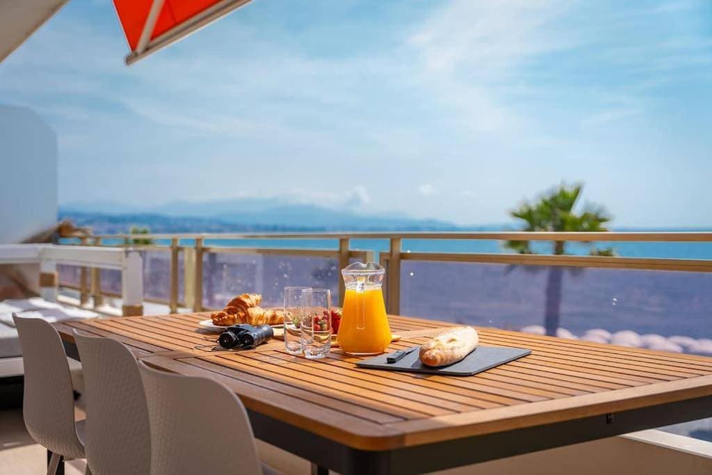 Luxury flat on the Cote d'Azur 1