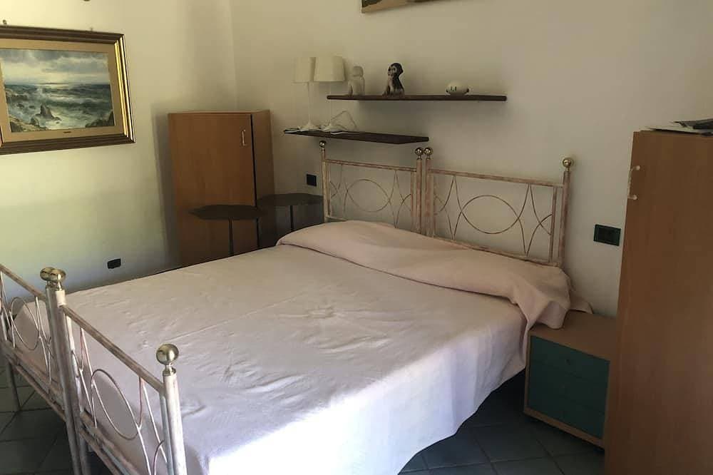 Foto 7 von 30: Villa Bibi with swimming pool, three doubles, garden, private beach.