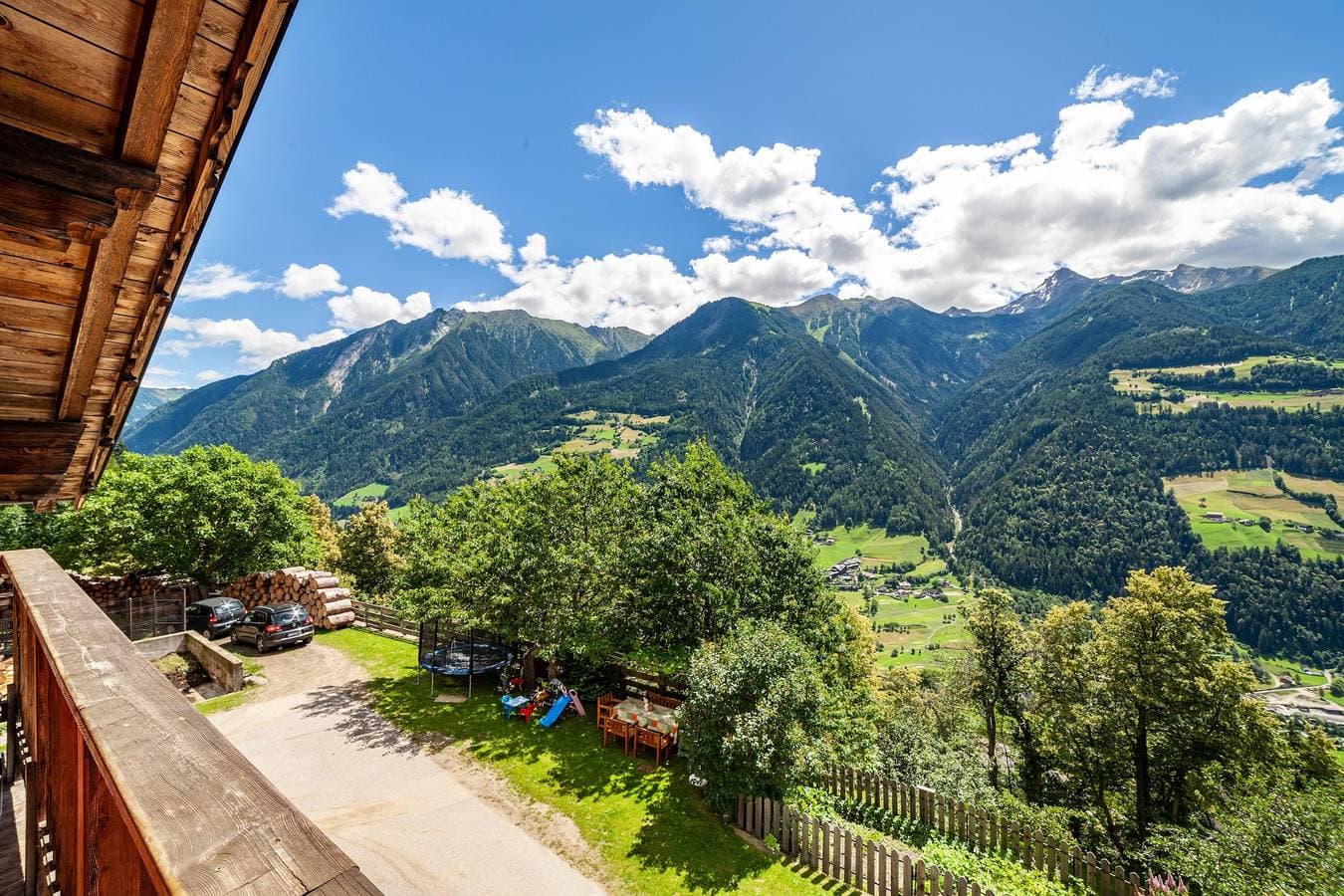 Foto 5 von 34: Ferienwohnung 'Almbergerhof Wohnung Hirzer' mit Bergblick und Balkon
