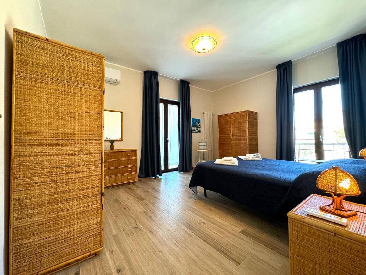 Foto 4 von 47: Two-Bedroom Apartment