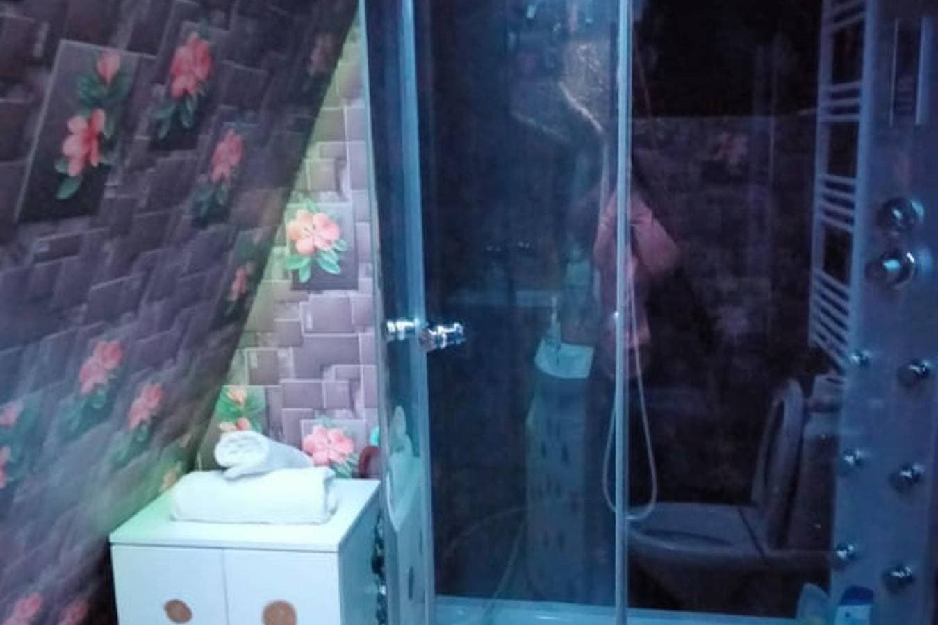 Foto 10 von 32: Blockhütte für 6 Personen mit Pool