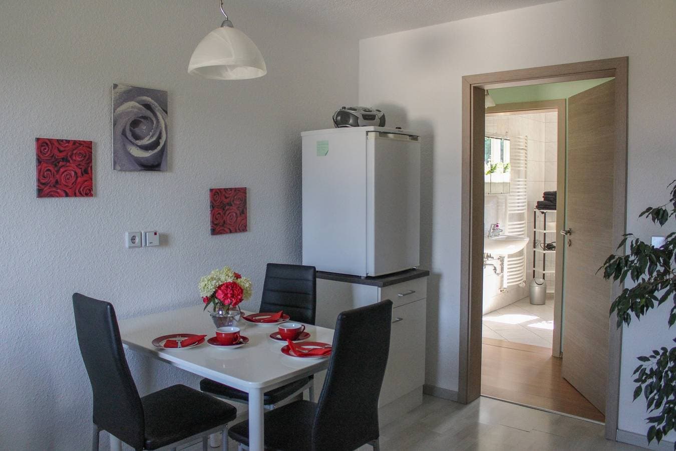 Foto 3 von 14: Apartment 'Haus Am Wald' mit Gemeinschaftsgarten und WLAN