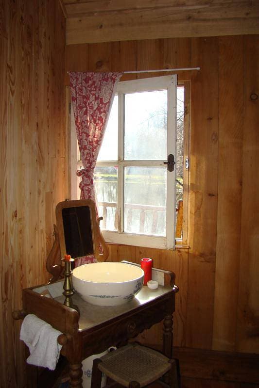 Foto 4 von 12: La cabane au bord de l'eau
