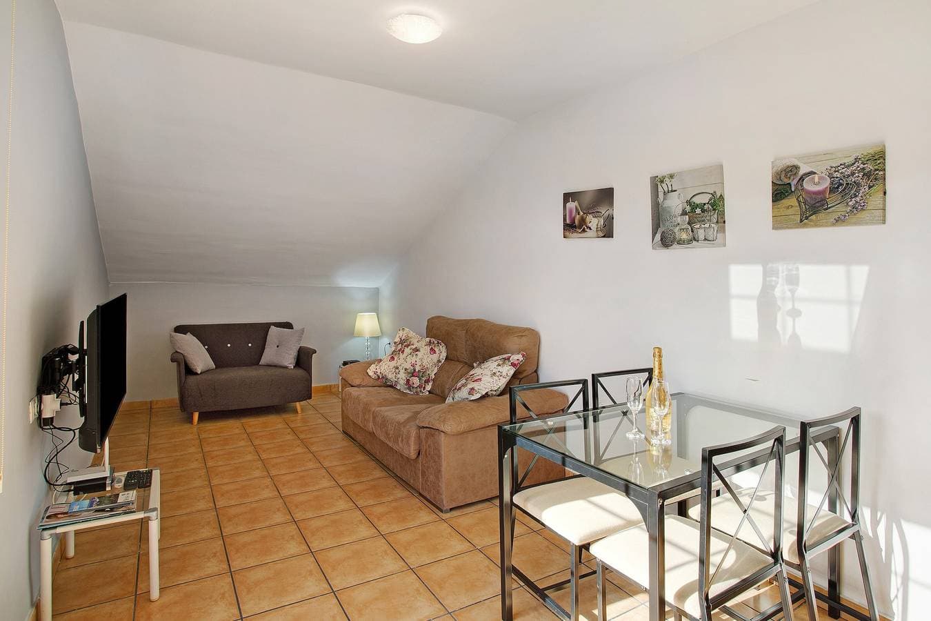 Foto 4 von 20: Ferienwohnung 'Montemar 1' mit Meerblick, Gemeinschaftspool und WLAN