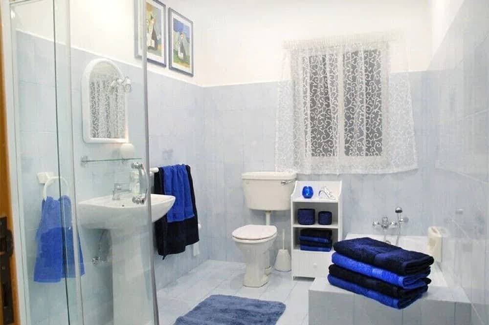 Foto 6 von 18: Superb villa 3, inviting pool and spacious outside space.Fully airconditioned.