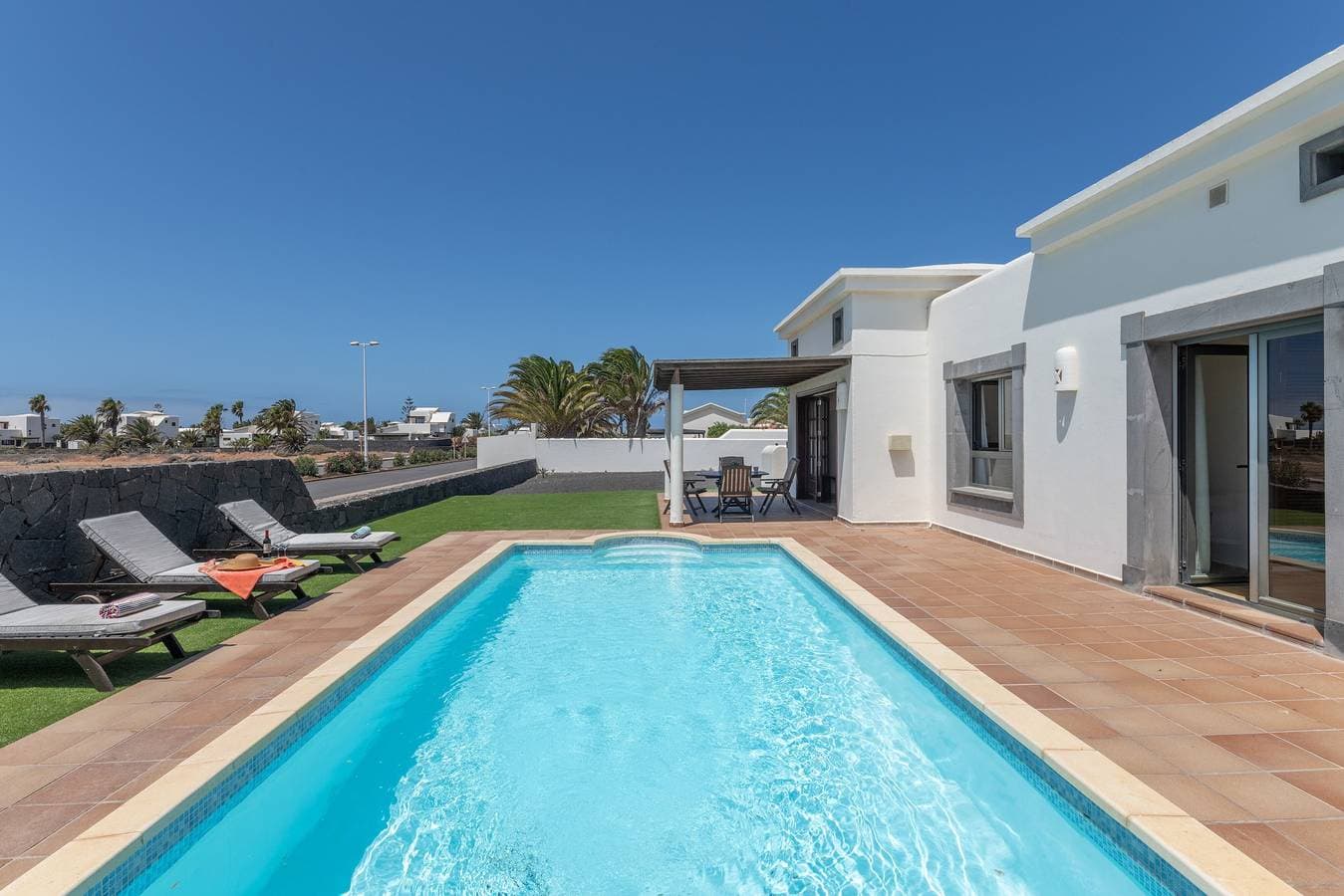 Foto 3 von 28: Villa in erster Linie La Goleta mit privatem beheiztem Pool und kostenlosem WLAN