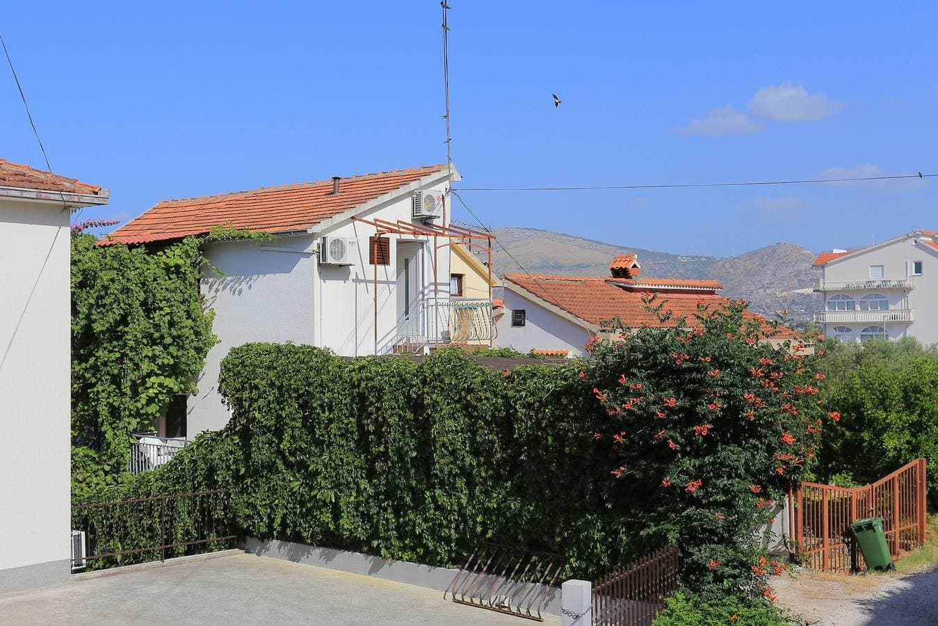 Foto 5 von 24: Studio Appartement mit Balkon und Meerblick Okrug Gornji, Ciovo -a