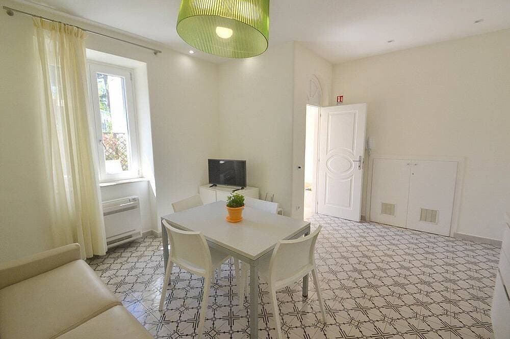 Foto 11 von 24: Villa Elicona C: A welcoming apartment situated in a central location, at a short distance from the Cathedral of Ravello, with Free Wi-Fi.